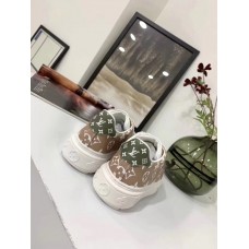 Louis Vuitton Blanc/Moka Time Out Sneaker