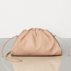 Bottega Veneta The Pouch 20 Clutch In Nude Calfskin