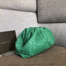 Bottega Veneta The Pouch Clutch In Green Intrecciato Leather