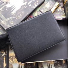 Gucci Zumi Pouch In Black Grainy Leather