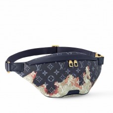 Louis Vuitton Discovery Bumbag in Monogram Bleach Canvas M23905 Louis Vuitton Discovery Bumbag in Monogram Bleach Canvas M23905