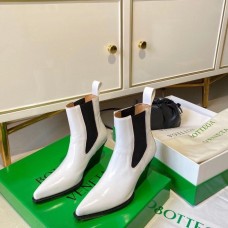Bottega Veneta BV Lean Chelsea Boots In White Calfskin